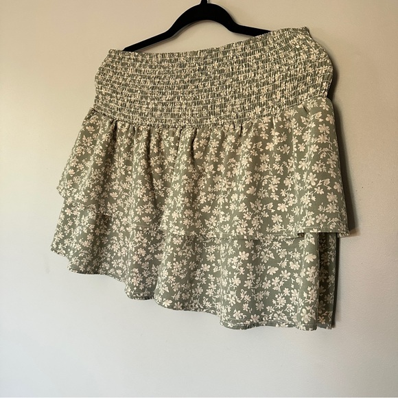 Pink Lily Floral Skater Skirt in Sage and White - Picture 1 of 3
